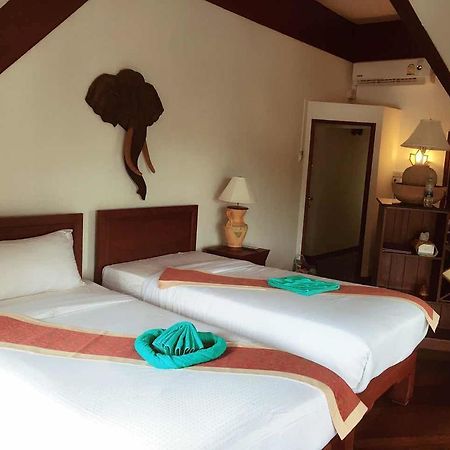 Coco Palace Resort Nai Harn Ngoại thất bức ảnh