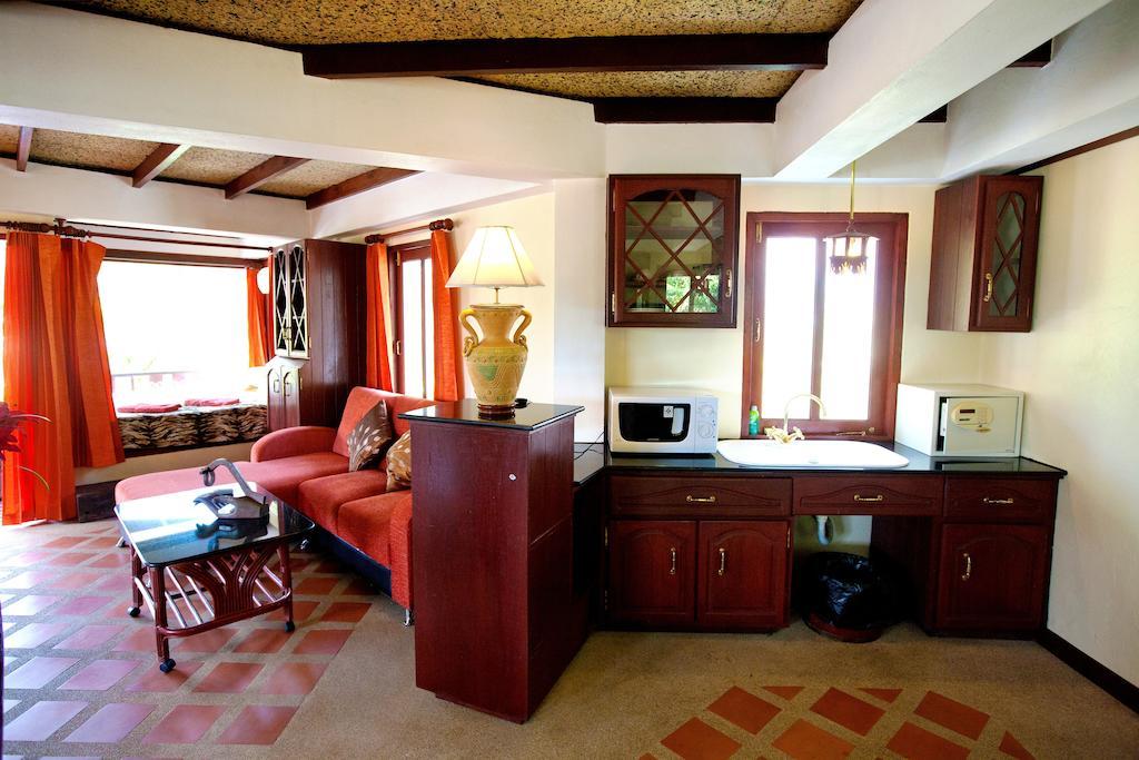 Coco Palace Resort Nai Harn Phòng bức ảnh