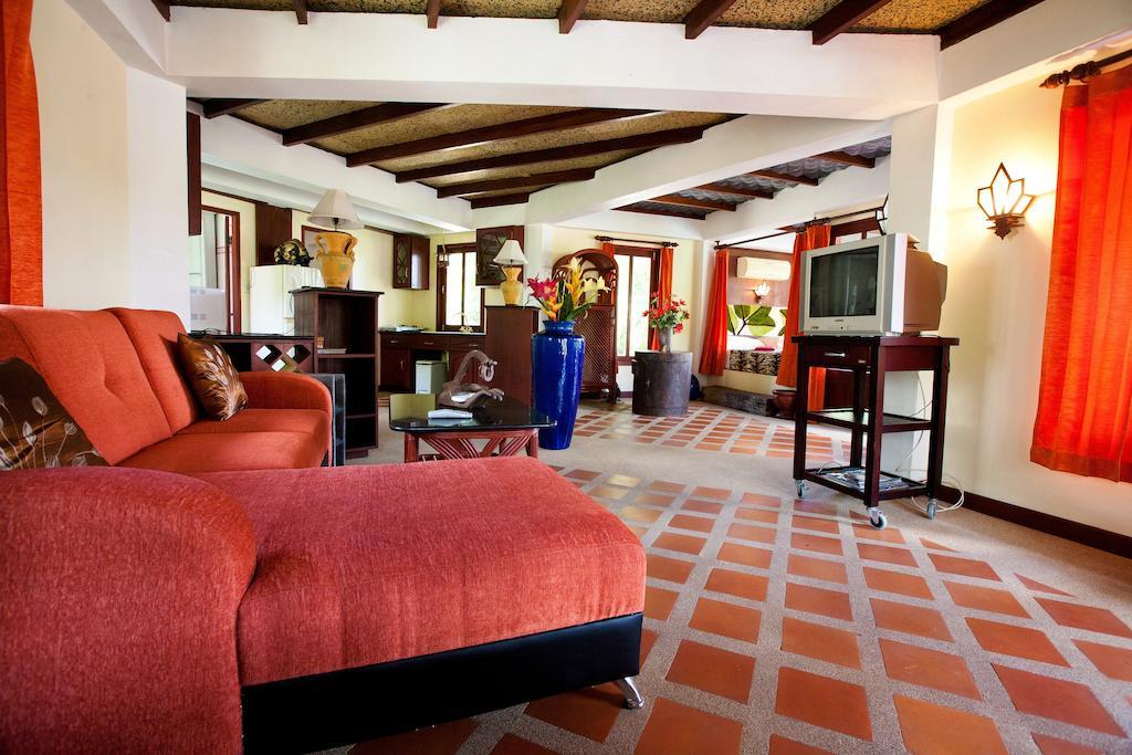 Coco Palace Resort Nai Harn Phòng bức ảnh