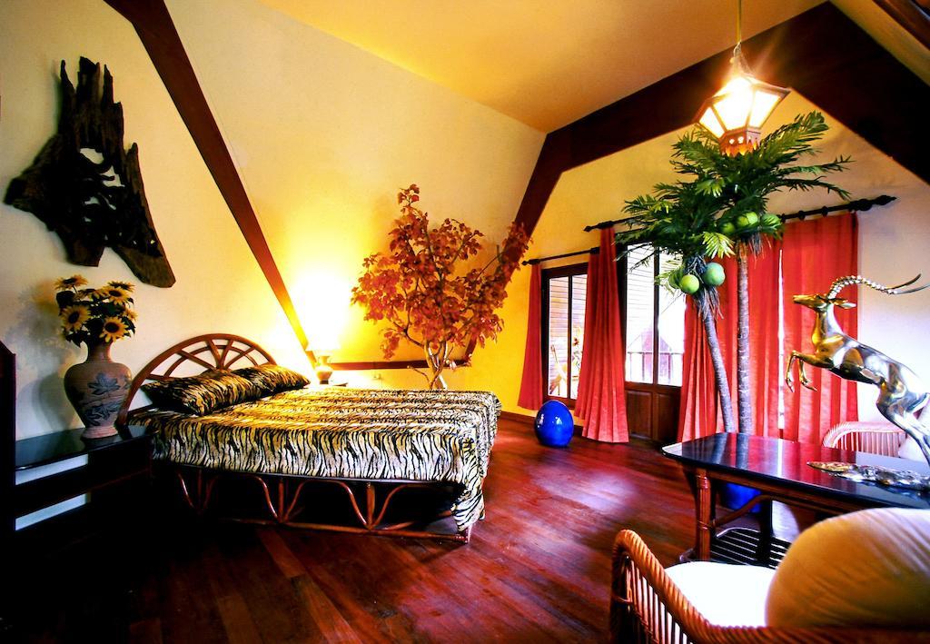 Coco Palace Resort Nai Harn Phòng bức ảnh