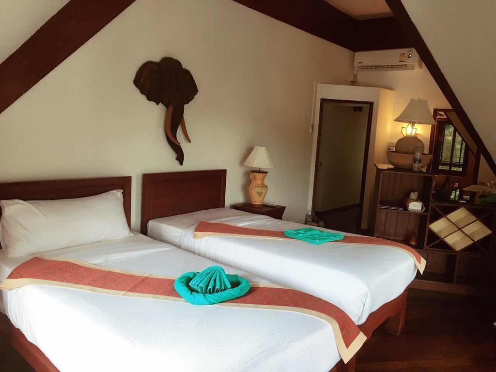 Coco Palace Resort Nai Harn Ngoại thất bức ảnh