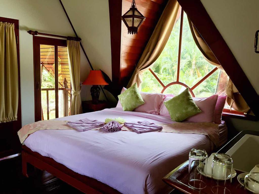 Coco Palace Resort Nai Harn Ngoại thất bức ảnh